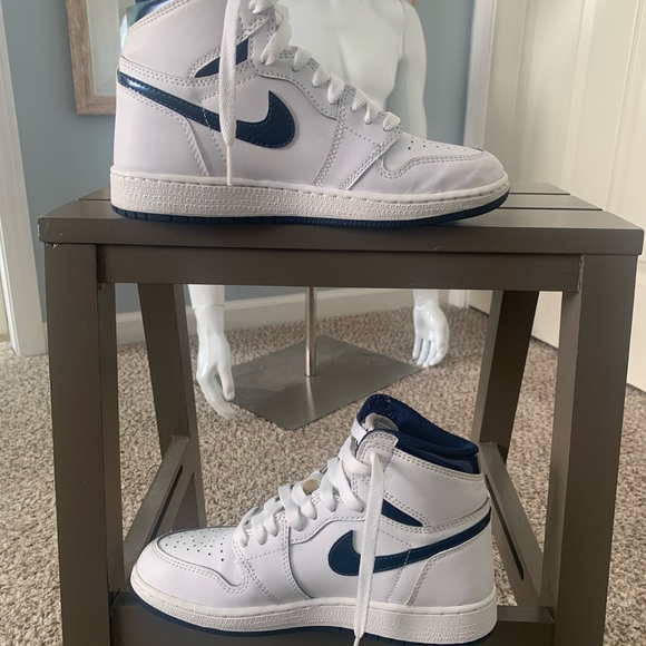 Air Jordan 1 Retro High - Picture 2 of 10